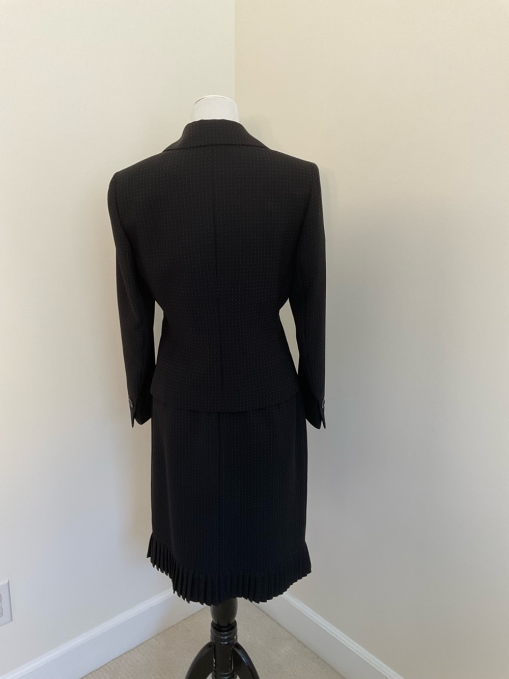 Kasper Petite 2-Piece Tailored Blazer And Skirt Set - Picture 5 of 14